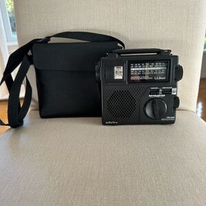 LL BEAN Eton Black FR-200 World Band Receiver